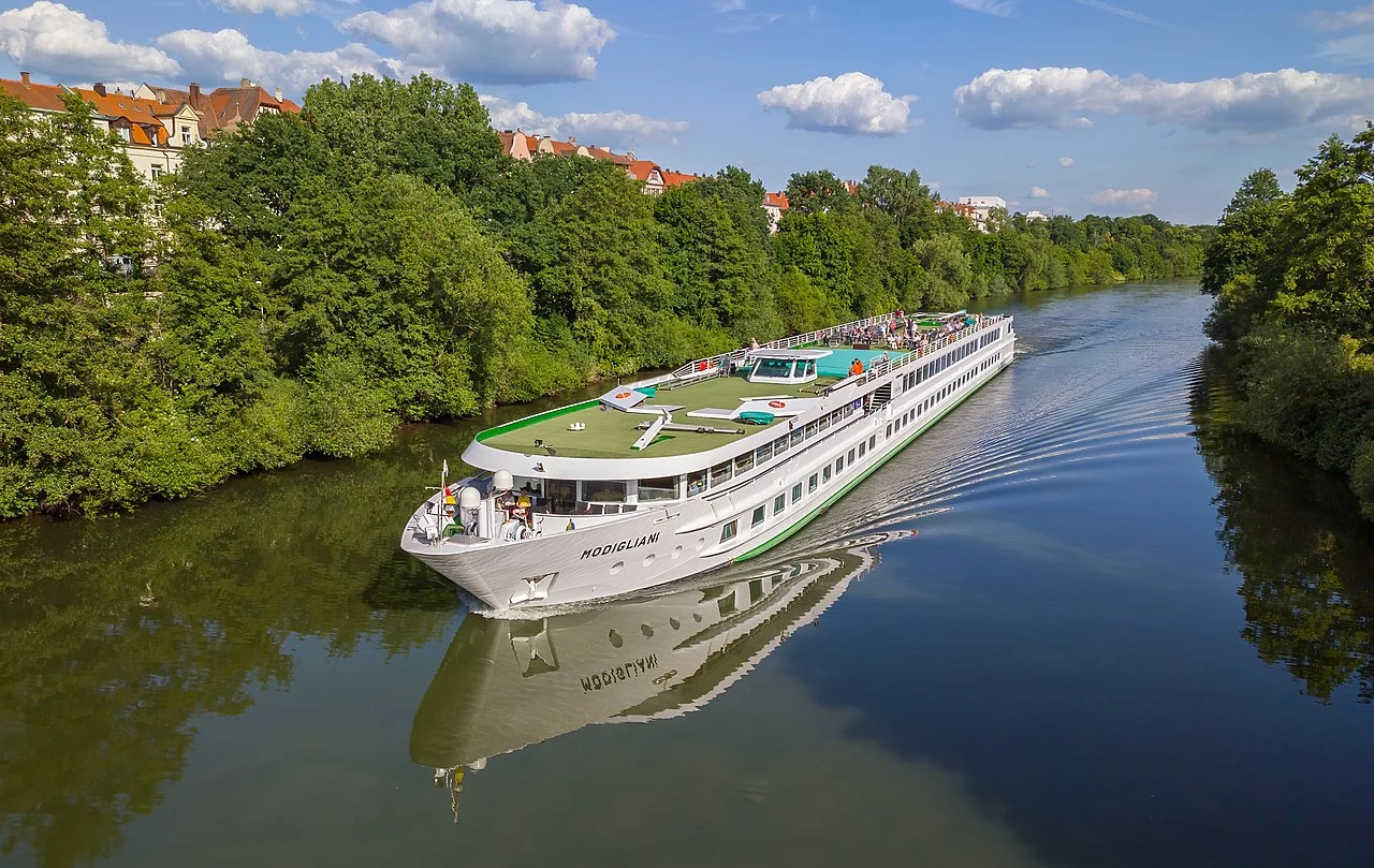 Yamuna Cruise Service