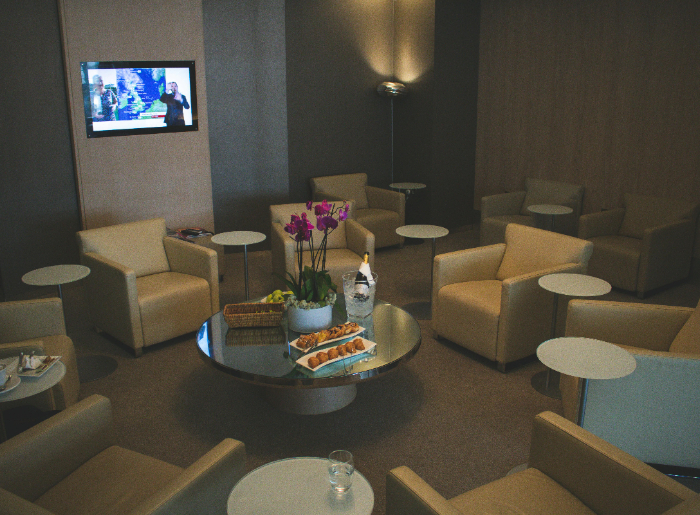 How To Survive Long Layovers