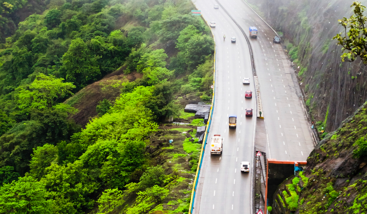 Maharashtra Plans to Widen Mumbai–Pune Expressway With Four New Lanes