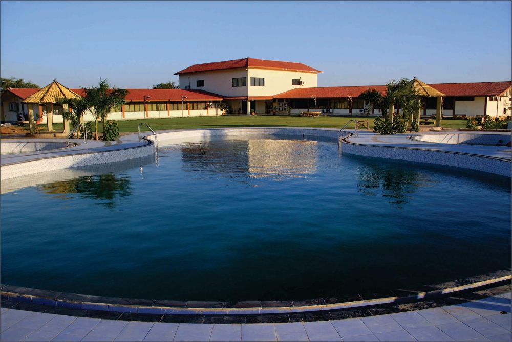 Whistling Meadows Resort & Lawns